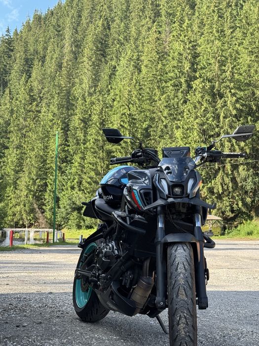 Yamaha MT-07, model 2024, cu 6.100 km în ușoară creștere evacuare Akrpovic