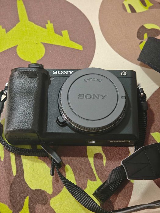 sony alpha a6400 body, 2272 кадъра, неразличим от нов