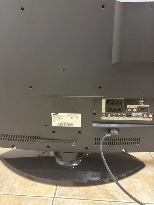 телевизори  Samsung 32"