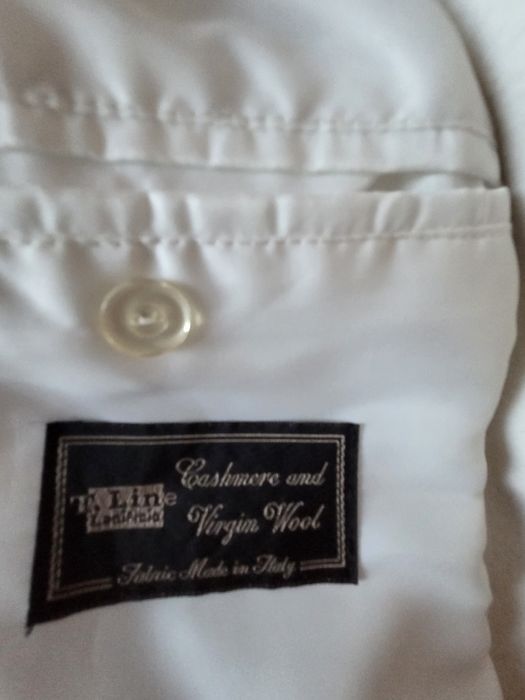 Haina de dama din stofa alba