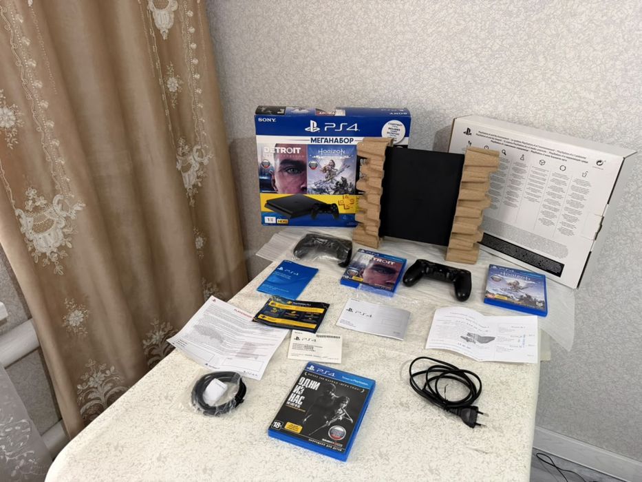 Play station 4 slim