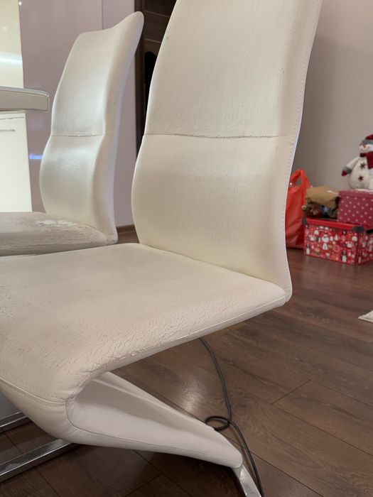 Трапезарен стол от изкуствена кожа