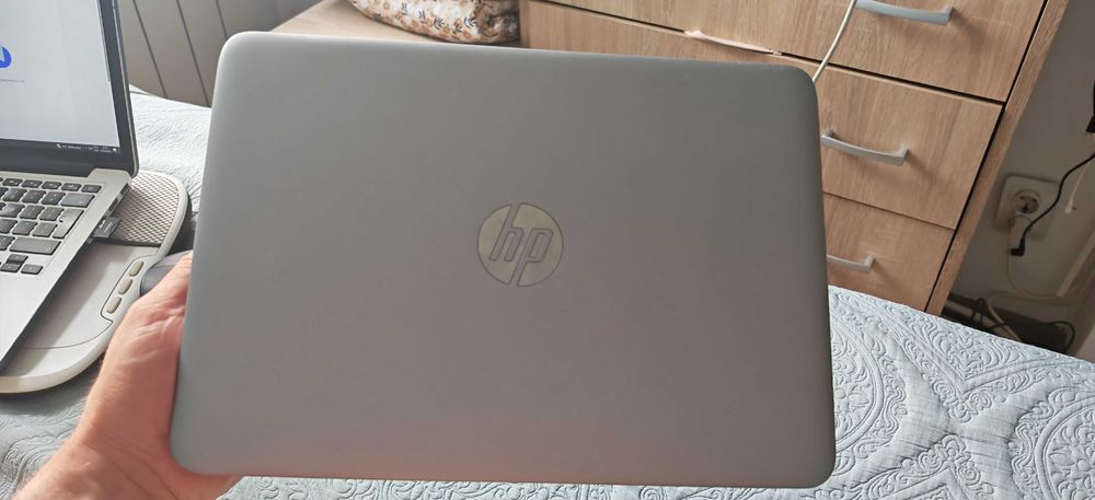 Laptop HP EliteBook 820 G3, i5 Gen 6, 8GB RAM, SSD 256GB + HDD 500GB, Full HD, carcasă metalică, baterie nouă sau dezmembrez