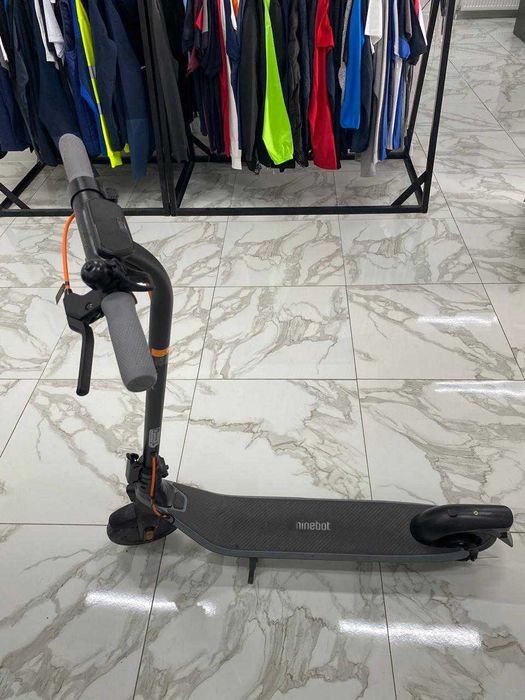 Электросамокат Ninebot E2 Plus в отличном состоянии