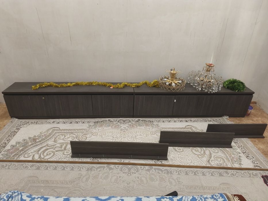 Шкаф под телевизор с висящими полками (тумба)