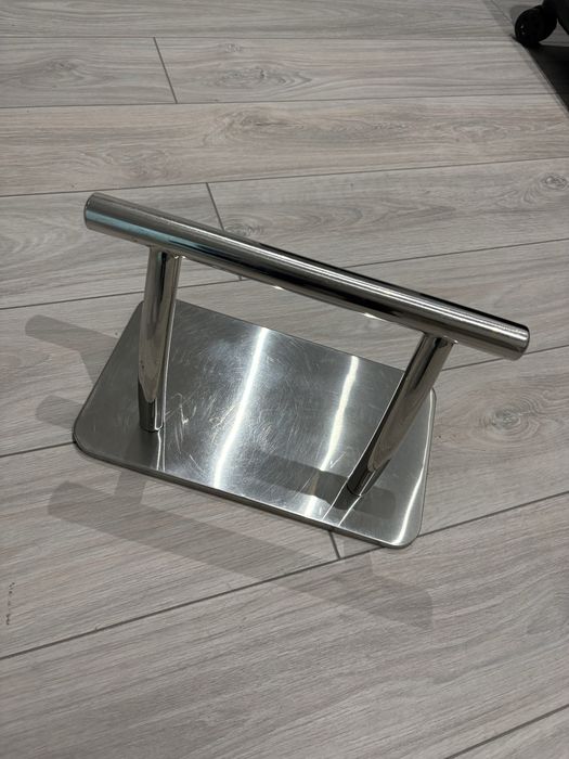 Suport inox pentru picioare – salon