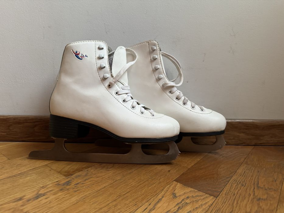 Фигурные коньки 38 р + сумка