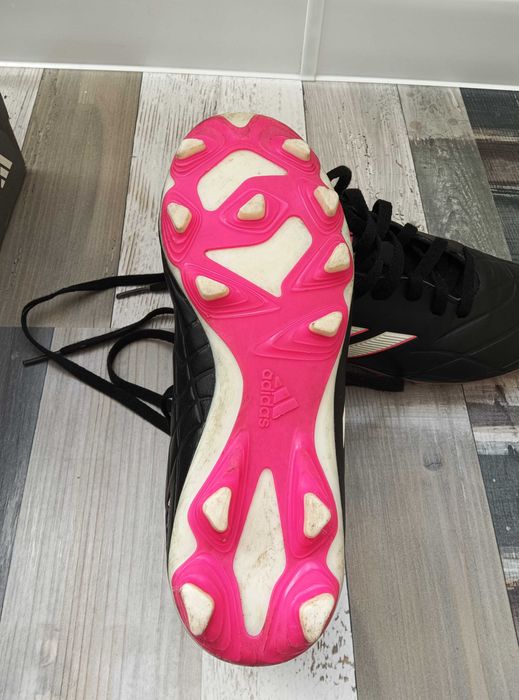 Детски футболни обувки