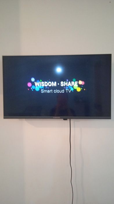 Продам телевизор смарт тв