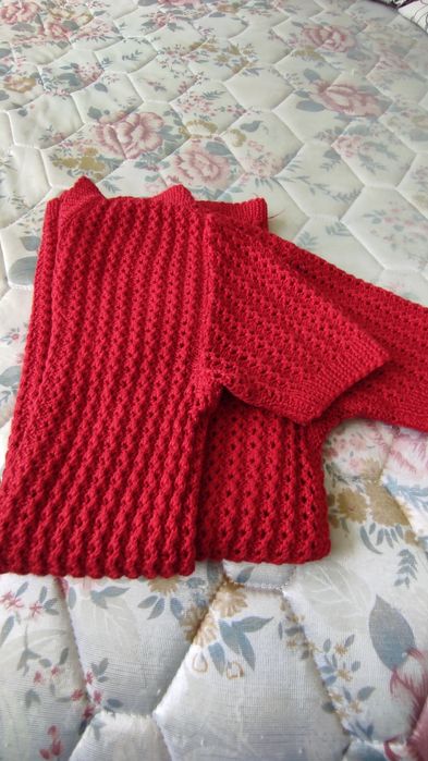 Две плетени блузи