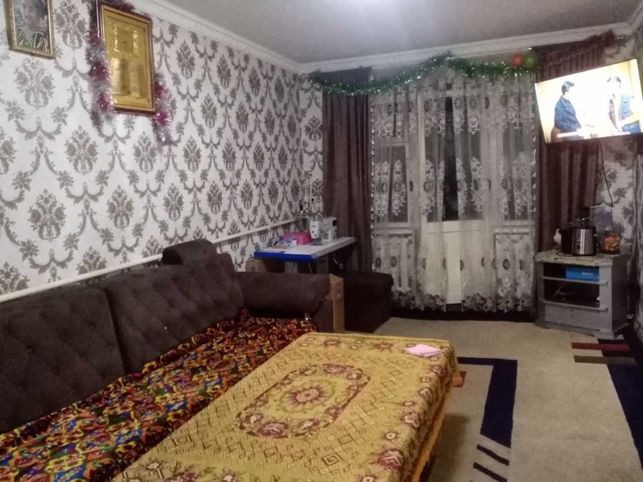 Barcha sharoiti bor ikki xonali uy sotilad. Uch xonali qilingan.