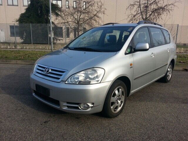 тойота авенсис версо 2,0 ди фор ди 116кс. 2004г. TOYOTA AVENSIS VERSO