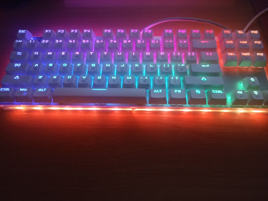 Продам клавиатуру MOTOSPEED без торга