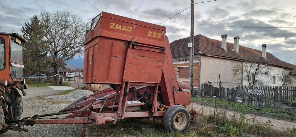 Vând mașină de recoltare porumb Zmaj  222