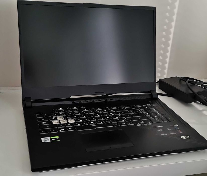 Лаптоп Asus ROG Strix G17, Intel i7 10750H, 24 RAM като нов