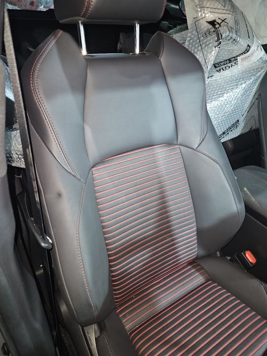 Седалки/салон за Toyota Rav4 2023г