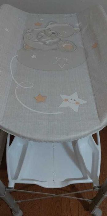 Cadita pentru baie cu masa de infasat