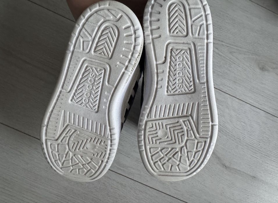 Маратонки адидас 27 номер