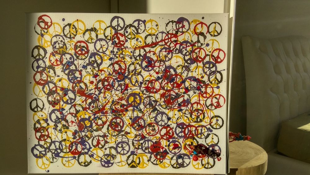 Modern art, "Посланик на мира"