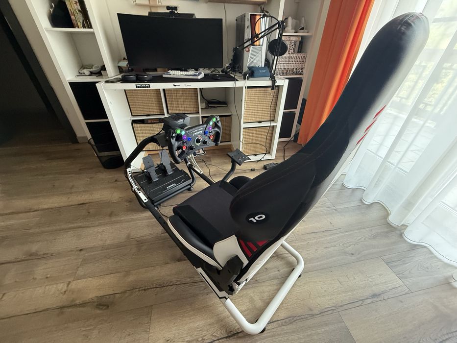 Cockpit Scaun Sim Racing Diablo Chairs xDrive | Compatibil MOZA, Fanatec, Logitech, Thrustmaster