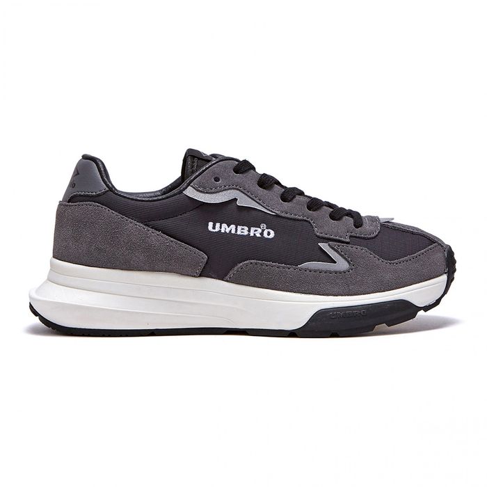 Продаються красовки фирмы UMBRO размер (EUR  40.5)