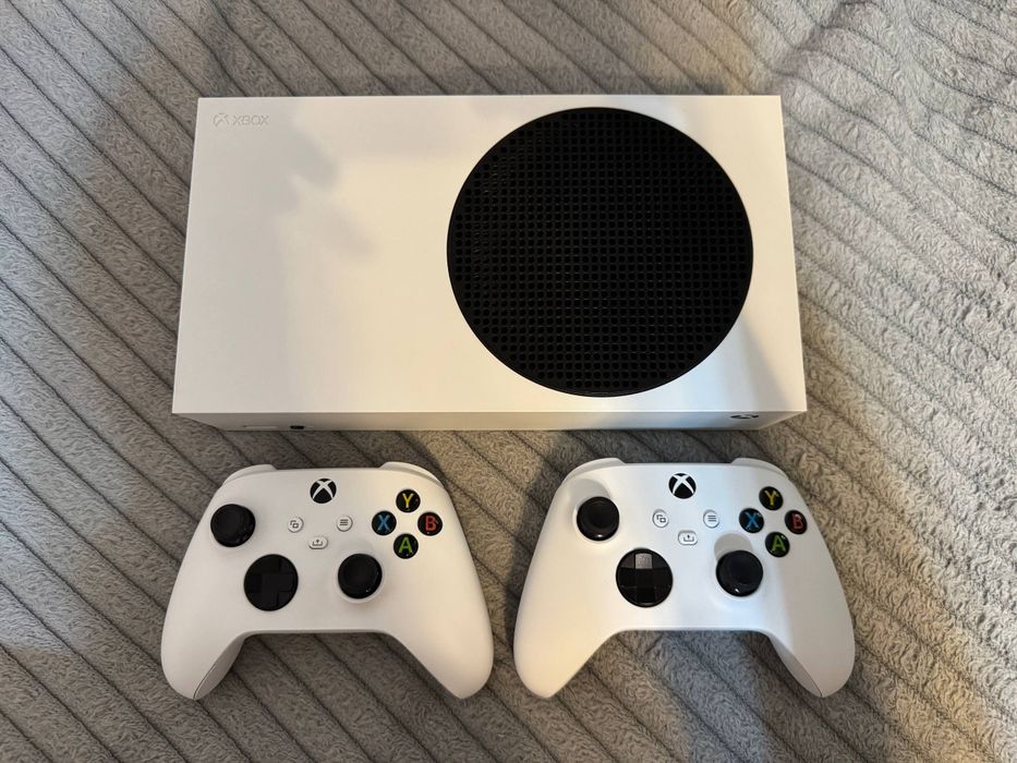 Продам Xbox Series S (512 GB) + ДВА  геймпада!