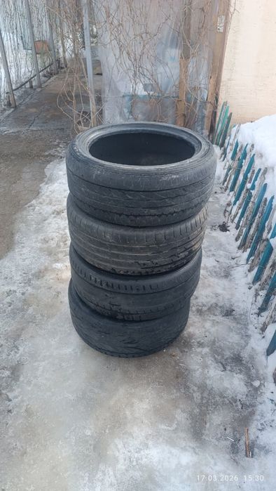 Продам шины 235/45/17