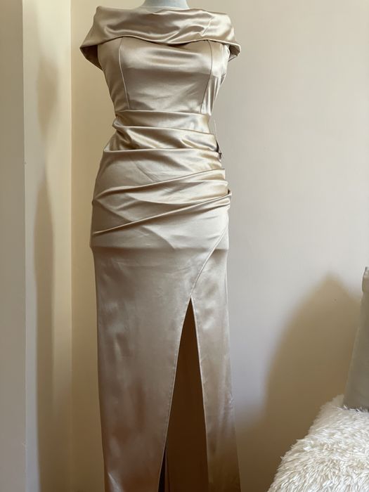 Елегантни, сатенени рокли. Зелен и златист цвят. Размер ХС - С