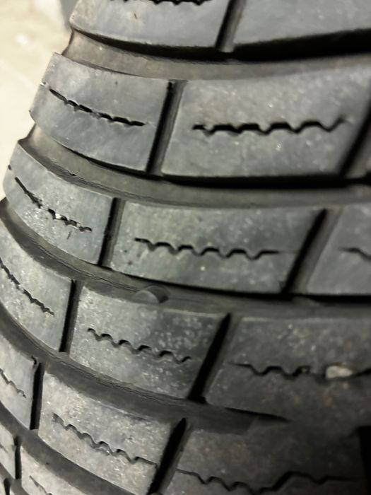 2 броя всесезонни гуми Pirelli 235/55/18
