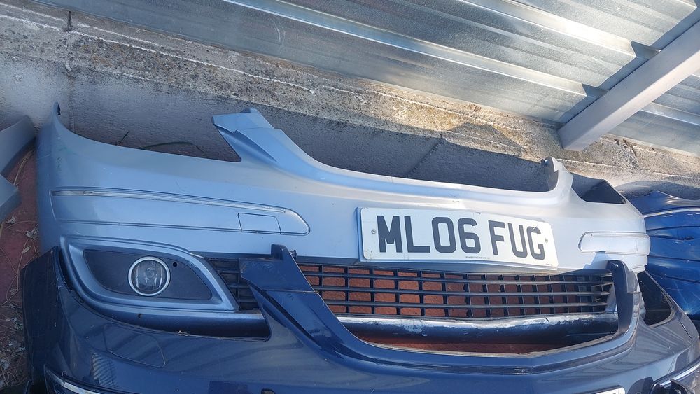 Предна броня Б класа W245 модел преди фейслифт с отвори за парктроник