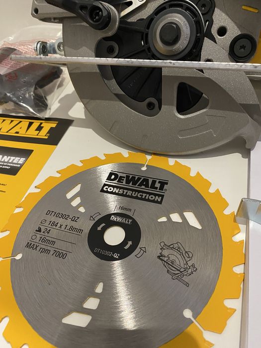 Циркуляр DeWALT DCS570N 18V XR - 184mm Brushless/Безчтков