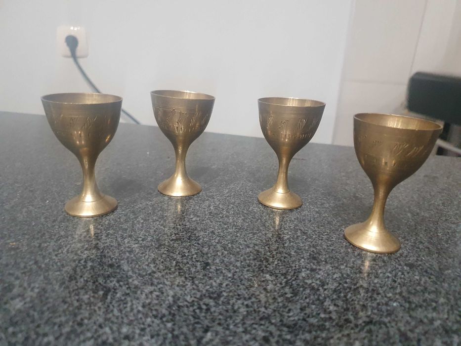 Медни старинни съдовете