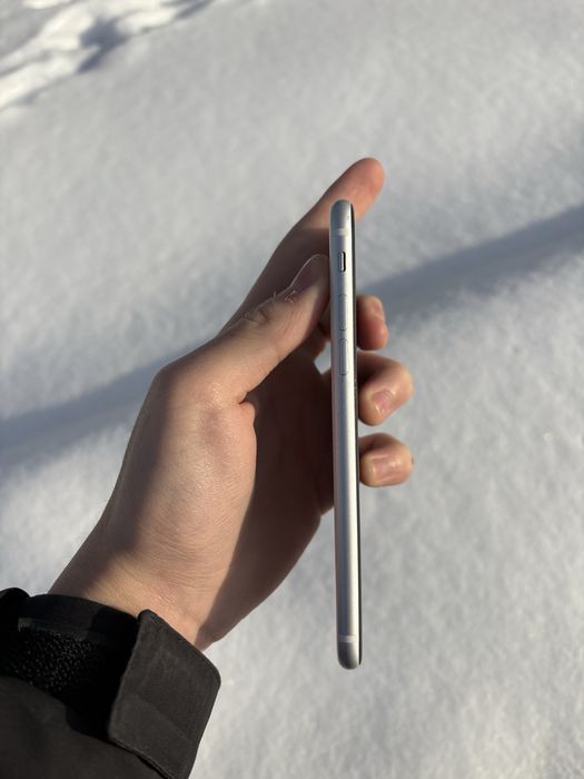 Срочно продам айфон SE3 2022