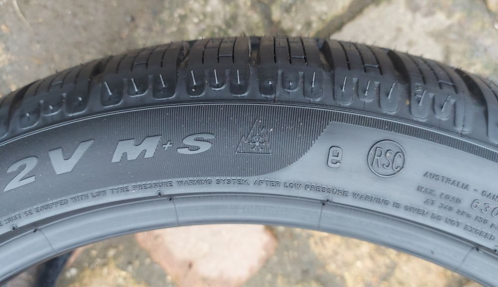 Set 4buc 225/40 R18 98H XL Pirelli Sotto Zero Winter 240 *BMW RSC RFT