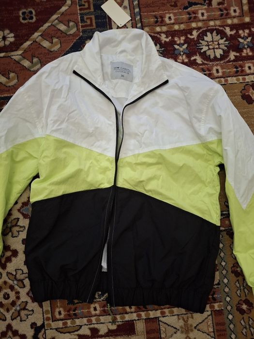 Продам  куртку ветровку