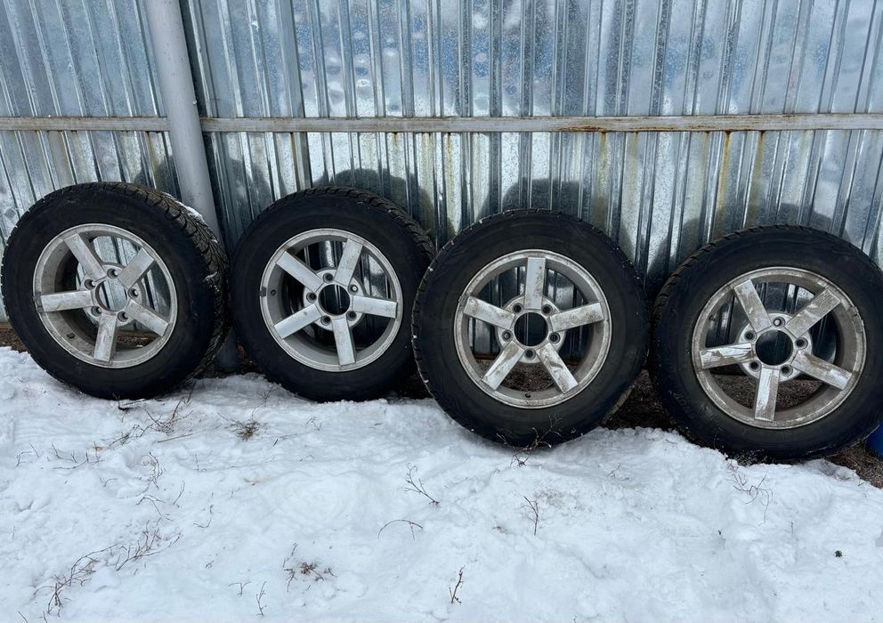 Продам комплект шин