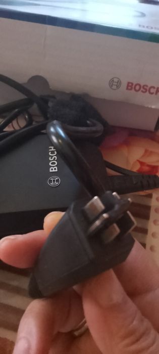 Vând încărcător Bosch