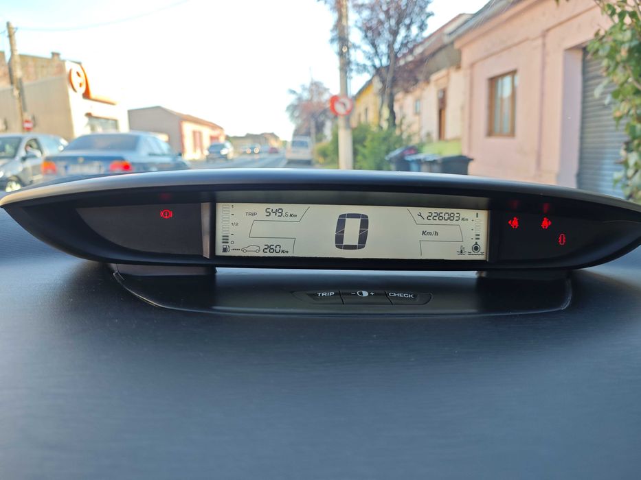 Vând Citroen C4 Coupe 1900eur