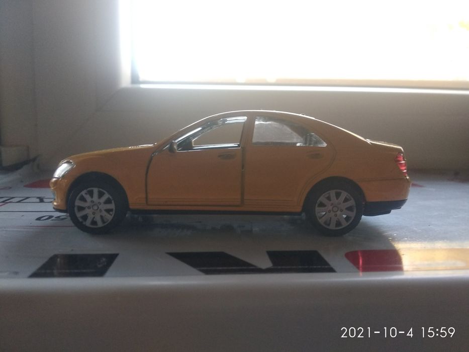 Продам машинку металлическую.