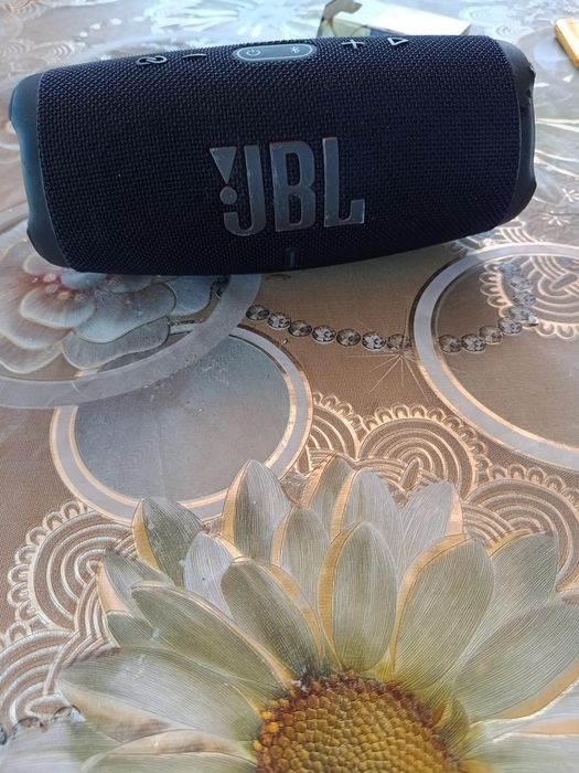 Продавам JBL Charge 5 – Като нова
