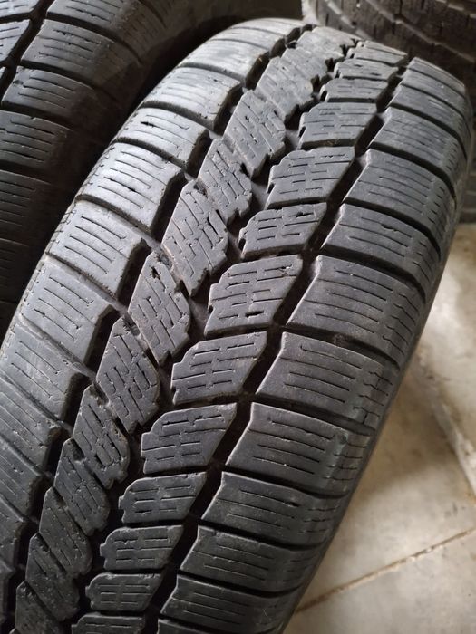 2 Anvelopele de iarnă 205 65 r15C Michelin