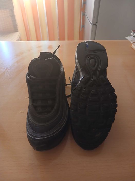 Продавам обувки Nike g90