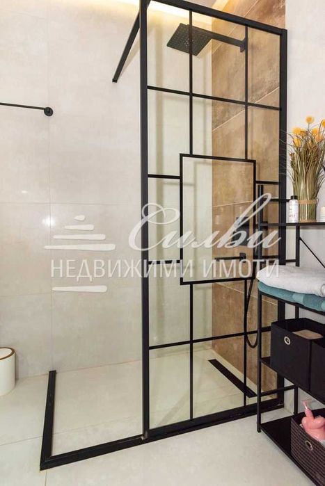 Продава се Тристаен апартамент в Шумен, Куршум чешма - 110 кв.м за 2273 €/кв.м - Снимка #11