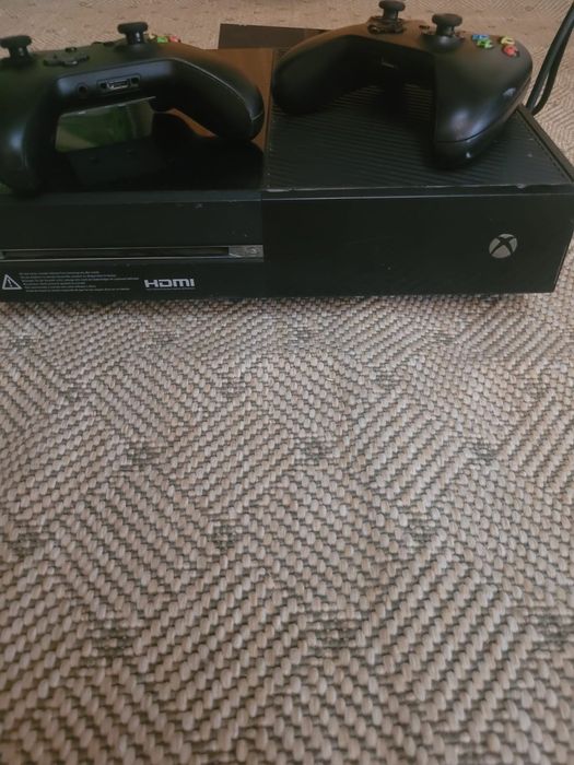 Xbox one 1540 + 2 controller+ toate cablurile