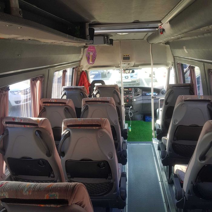 Inchirieri microbuze cu sofer pentru evenimente