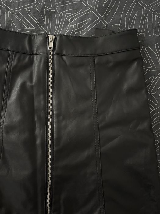 Черна пола на H&M