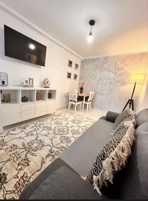 Apartament cu doua camere decomandat