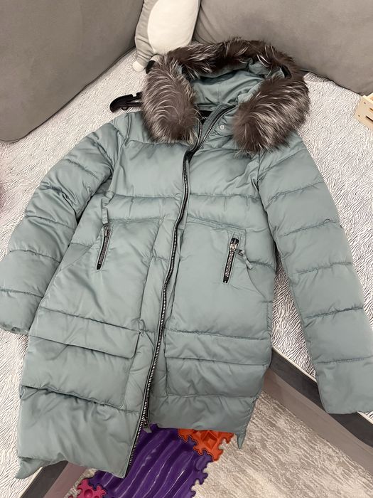 Зимняя куртка 46 размера (L) , бирюзового цвета , с натуральным мехом