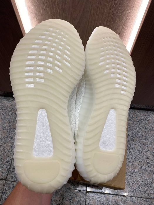 Yeezy Boosr 350v2 Cream White