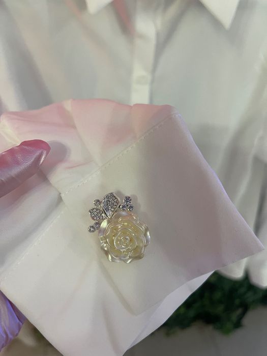 Елегантни бели ризи